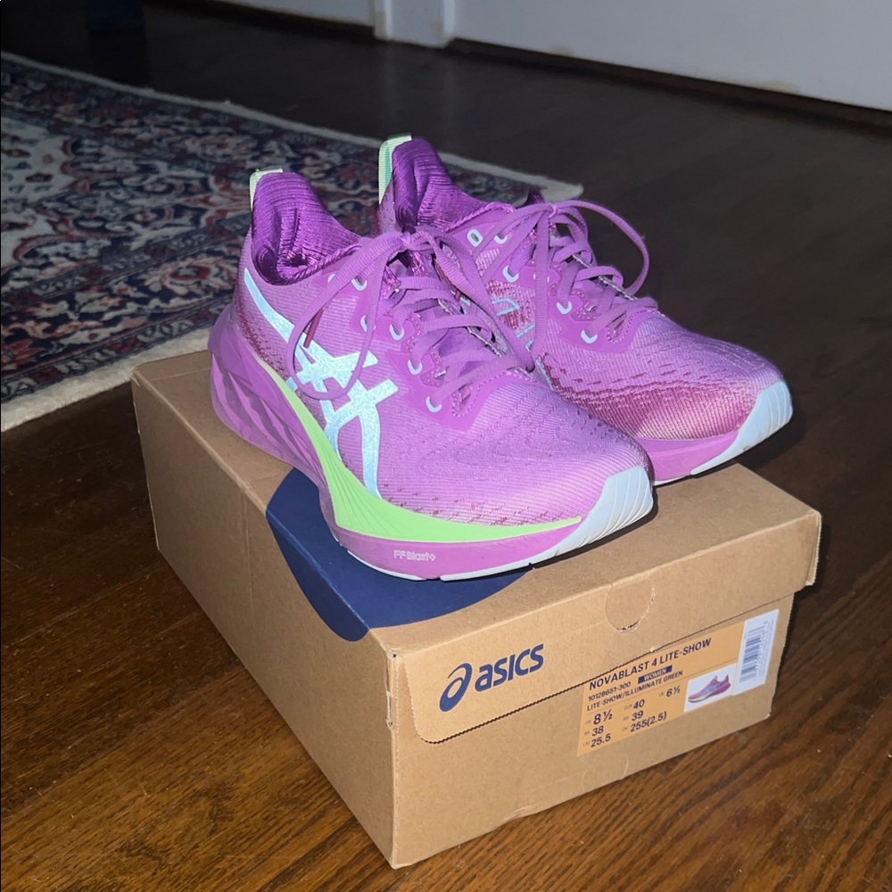 ASICS Novablast 4 Lite Show